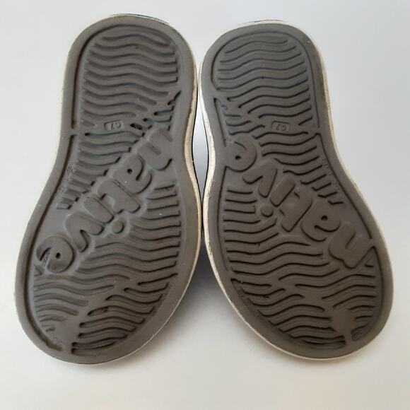 Native Miles Kids 7 Water Shoes Gray White Slip On Sneakers Back to School Play - Picture 9 of 9